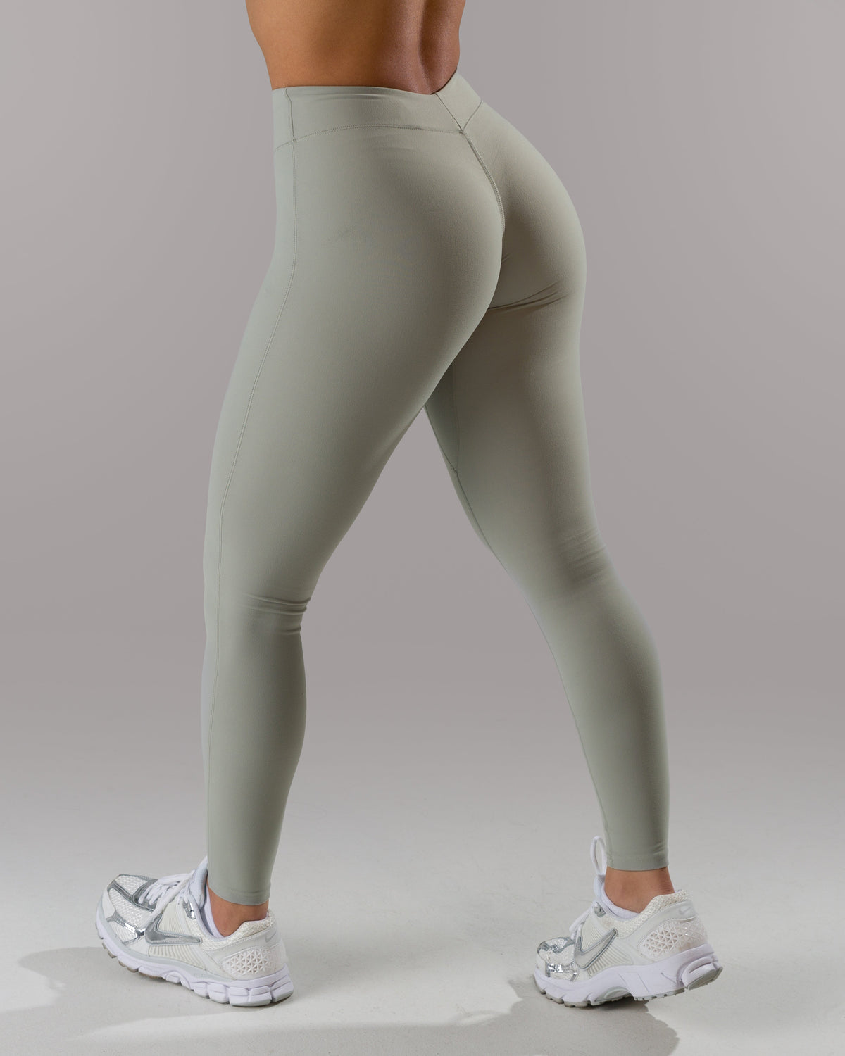 Dip Back Mid Rise Legging - Silver