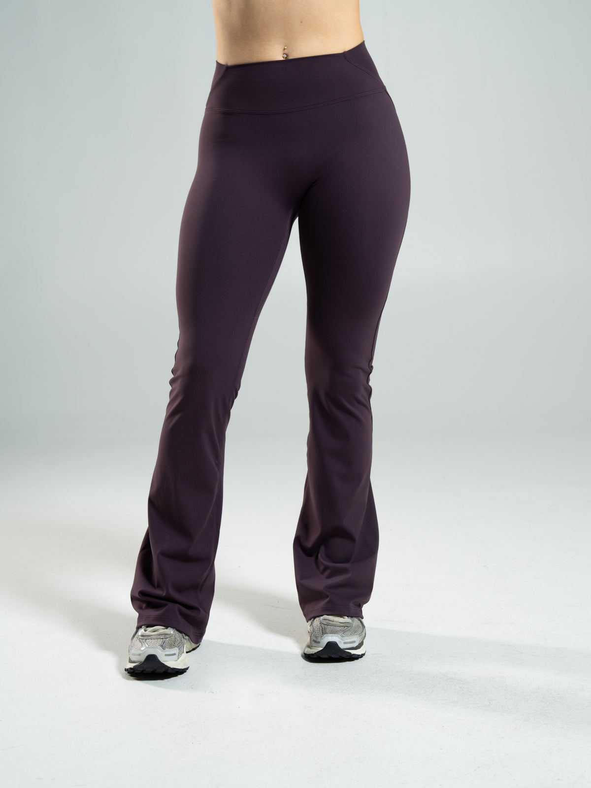 Aura Ultra-High Rise Flared Pant Long - Black Garnet