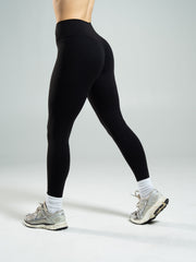 Aura Ultra-High Rise Legging - Black
