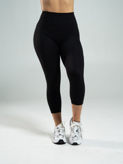Aura Ultra-High Rise Capri - Black